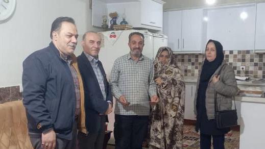 تقدیر از خانواده ایثارگران در دهه فجر انقلاب اسلامی 1403 در شهرستان اسلامشهر 